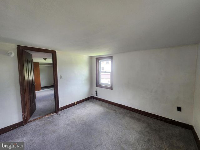 2296 VALLEY RD, Manheim, PA 17545
