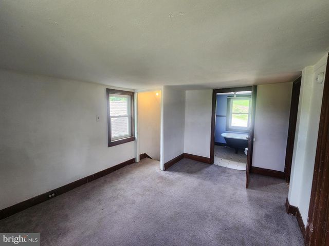 2296 VALLEY RD, Manheim, PA 17545