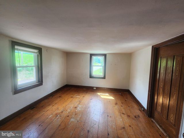 2296 VALLEY RD, Manheim, PA 17545