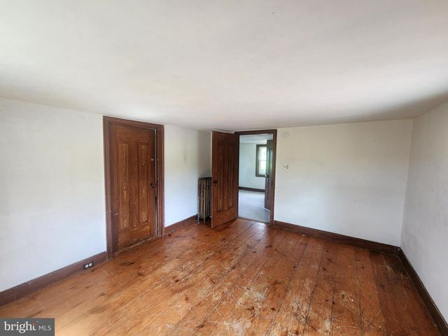 2296 VALLEY RD, Manheim, PA 17545