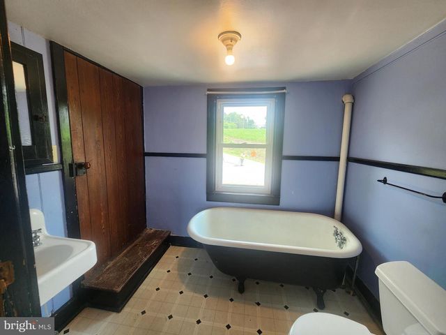 2296 VALLEY RD, Manheim, PA 17545