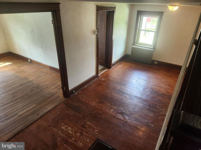 2296 VALLEY RD, Manheim, PA 17545
