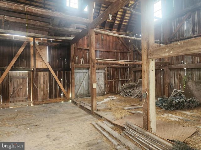 2296 VALLEY RD, Manheim, PA 17545