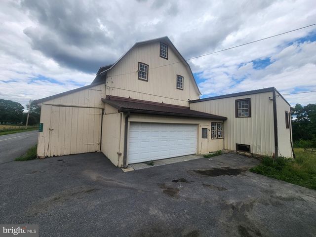 2296 VALLEY RD, Manheim, PA 17545