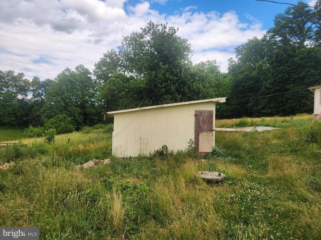 2296 VALLEY RD, Manheim, PA 17545