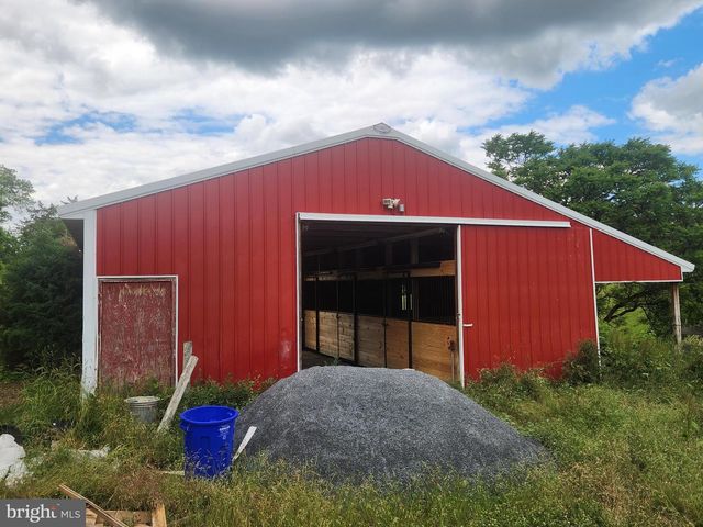 2296 VALLEY RD, Manheim, PA 17545