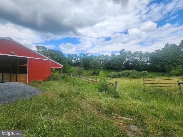 2296 VALLEY RD, Manheim, PA 17545