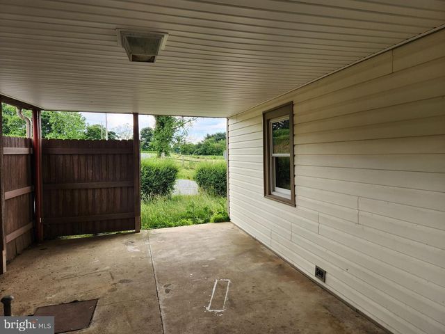 2296 VALLEY RD, Manheim, PA 17545