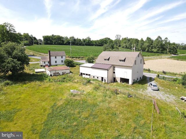 2296 VALLEY RD, Manheim, PA 17545