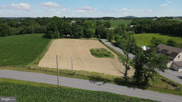 2296 VALLEY RD, Manheim, PA 17545