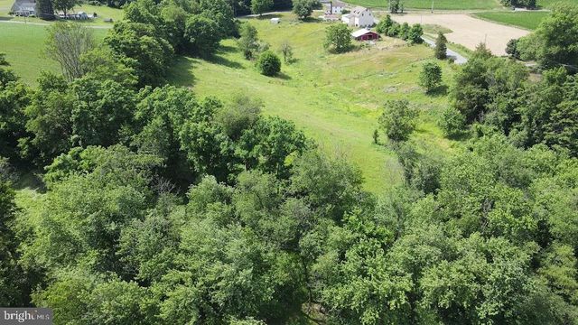 2296 VALLEY RD, Manheim, PA 17545
