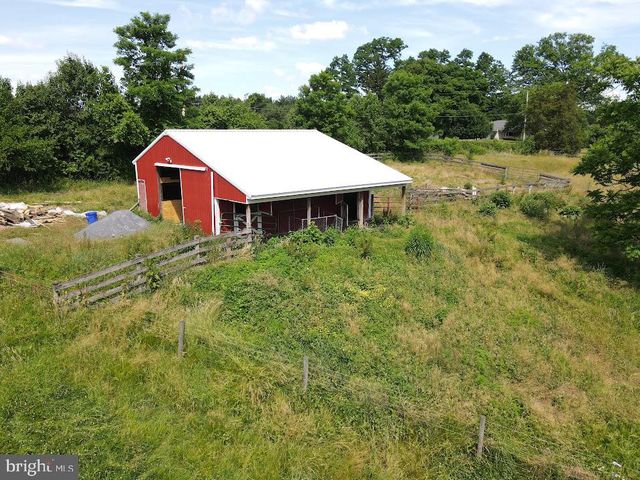 2296 VALLEY RD, Manheim, PA 17545