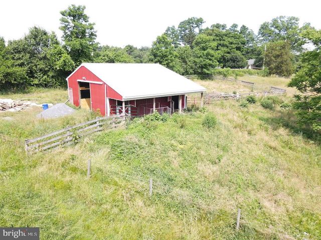 2296 VALLEY RD, Manheim, PA 17545