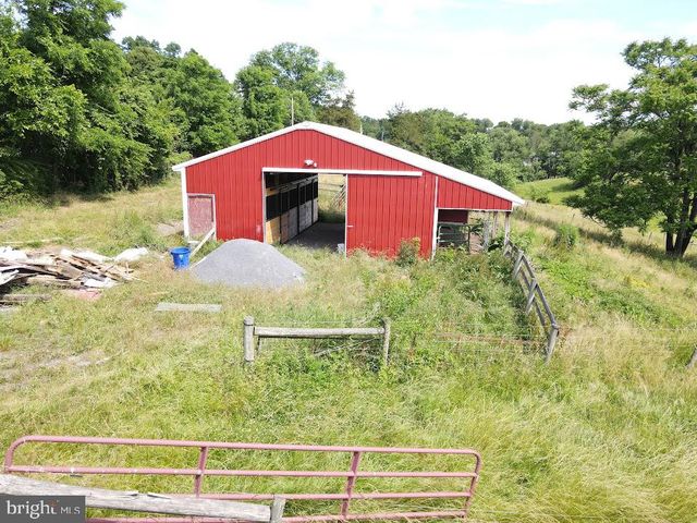 2296 VALLEY RD, Manheim, PA 17545