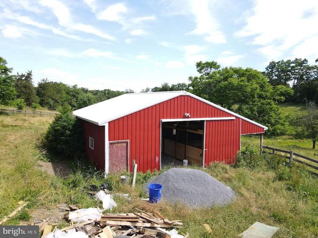2296 VALLEY RD, Manheim, PA 17545