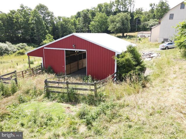 2296 VALLEY RD, Manheim, PA 17545