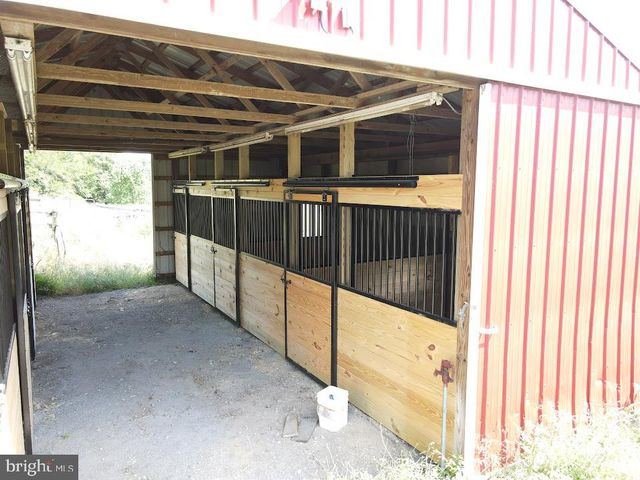 2296 VALLEY RD, Manheim, PA 17545