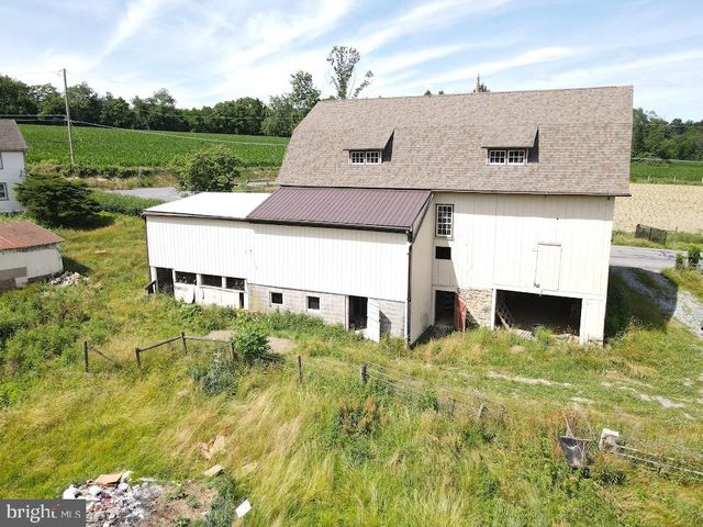 2296 VALLEY RD, Manheim, PA 17545