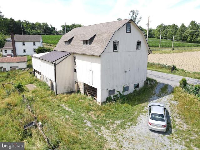 2296 VALLEY RD, Manheim, PA 17545
