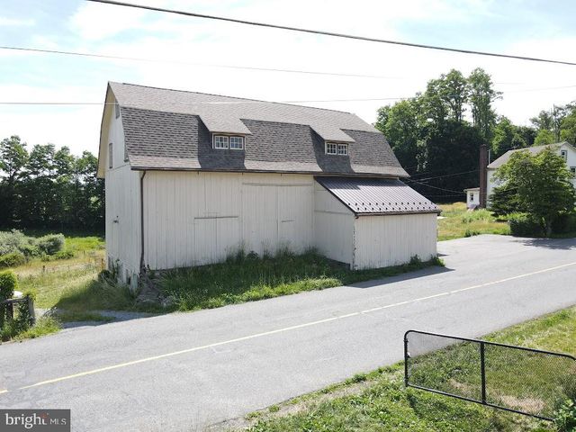 2296 VALLEY RD, Manheim, PA 17545