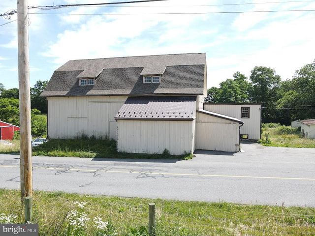 2296 VALLEY RD, Manheim, PA 17545