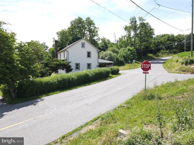 2296 VALLEY RD, Manheim, PA 17545