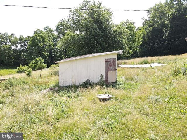 2296 VALLEY RD, Manheim, PA 17545