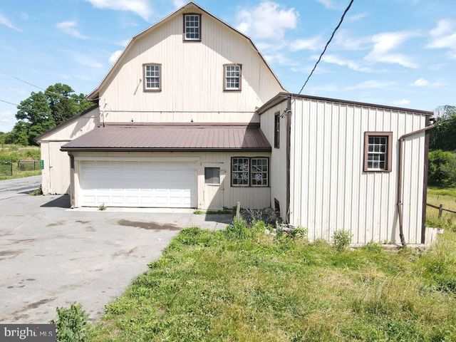 2296 VALLEY RD, Manheim, PA 17545