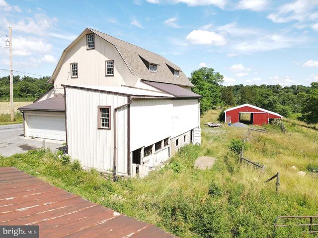2296 VALLEY RD, Manheim, PA 17545