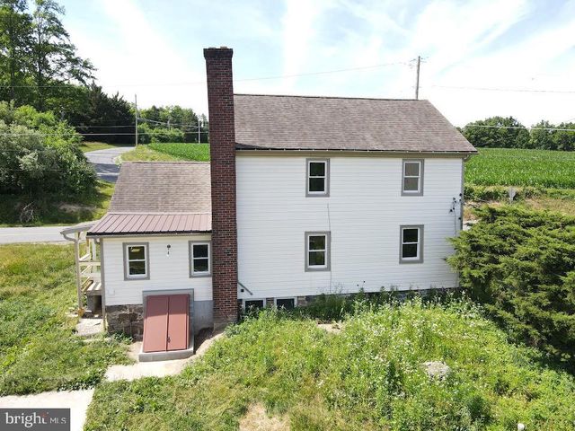 2296 VALLEY RD, Manheim, PA 17545