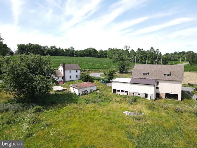 2296 VALLEY RD, Manheim, PA 17545