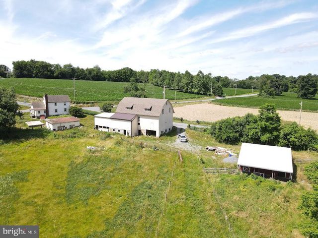 2296 VALLEY RD, Manheim, PA 17545