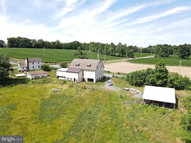 2296 VALLEY RD, Manheim, PA 17545
