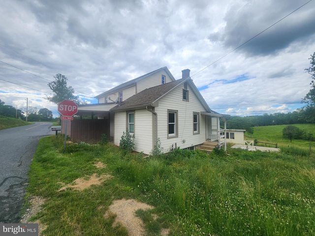2296 VALLEY RD, Manheim, PA 17545