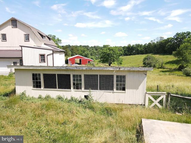 2296 VALLEY RD, Manheim, PA 17545