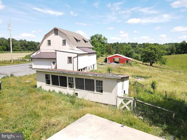 2296 VALLEY RD, Manheim, PA 17545