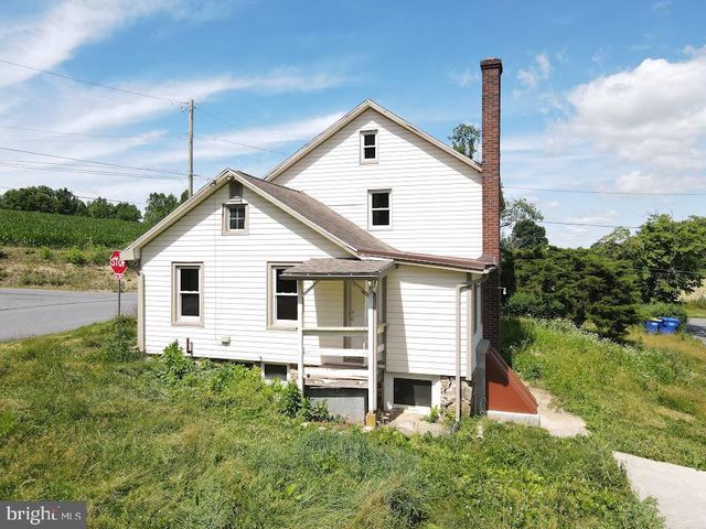 2296 VALLEY RD, Manheim, PA 17545
