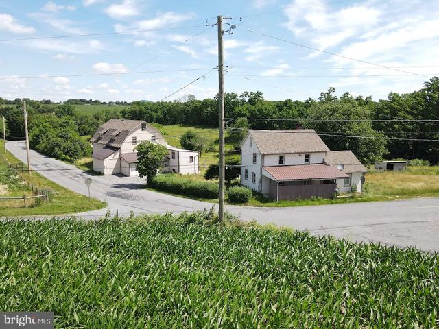 2296 VALLEY RD, Manheim, PA 17545