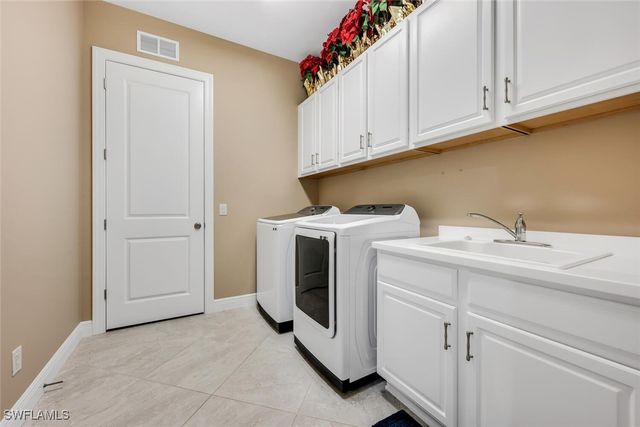 4664 Abaca CIR, Naples, FL 34119