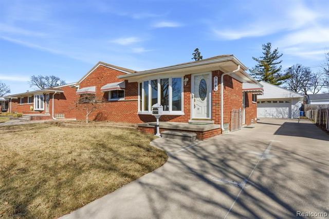 3345 Maidstone Street, Trenton, MI 48183