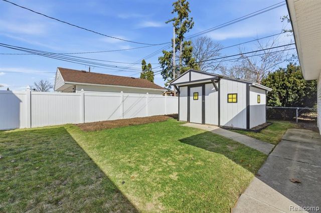 3345 Maidstone Street, Trenton, MI 48183