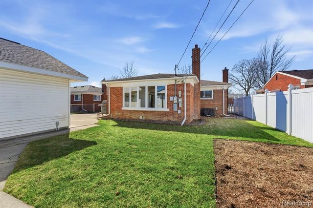 3345 Maidstone Street, Trenton, MI 48183