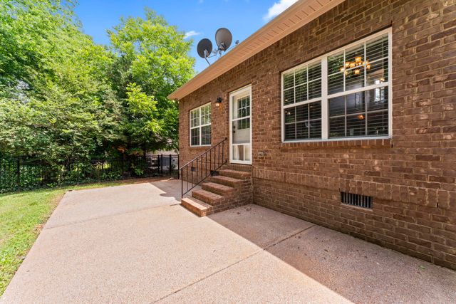 1002 Glessner DR, Spring Hill, TN 37174
