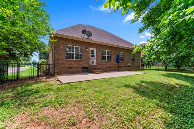 1002 Glessner DR, Spring Hill, TN 37174