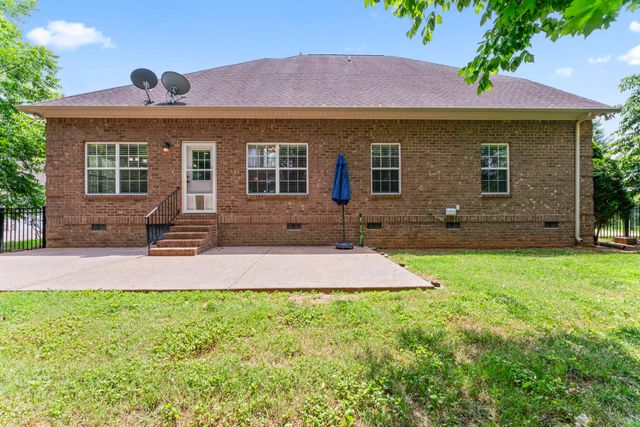 1002 Glessner DR, Spring Hill, TN 37174
