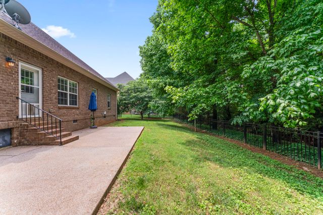 1002 Glessner DR, Spring Hill, TN 37174