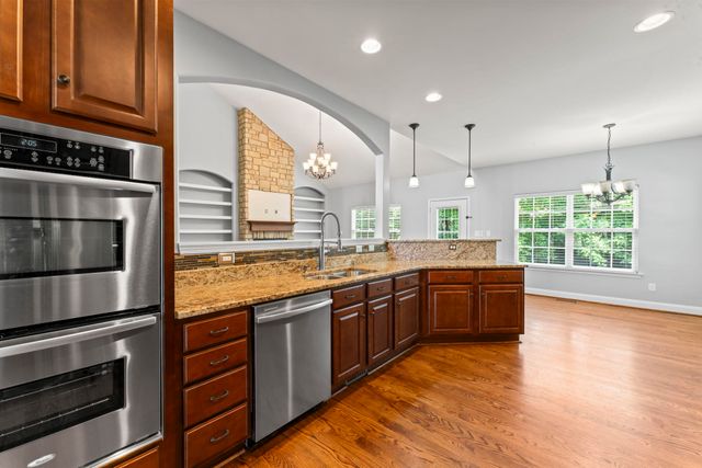 1002 Glessner DR, Spring Hill, TN 37174