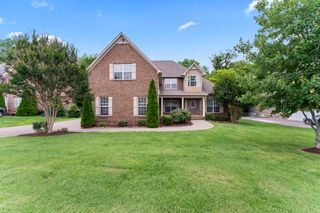 1002 Glessner DR, Spring Hill, TN 37174