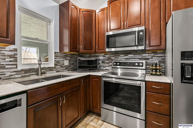 5105 Edinburgh Street, Omaha, NE 68157