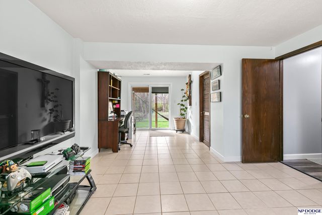 5105 Edinburgh Street, Omaha, NE 68157